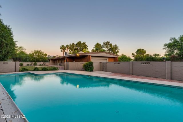 6035 E San Cristobal Street, Tucson, AZ 85715