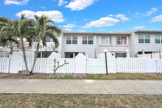 234 Foxtail Drive E, Greenacres, FL 33415