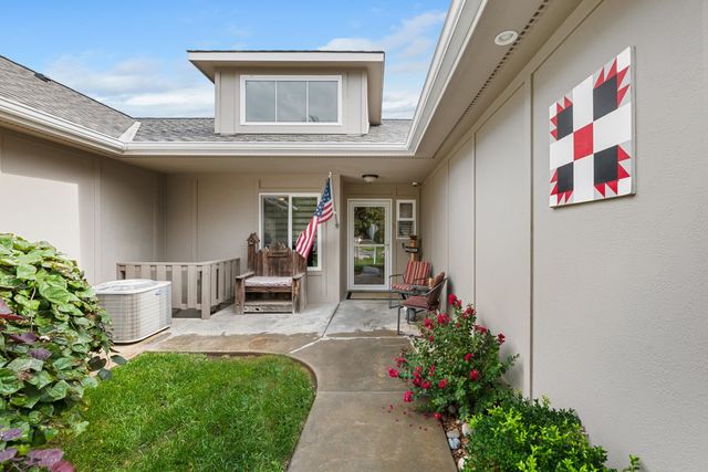 1324 N HAMILTON DR, Derby, KS 67037