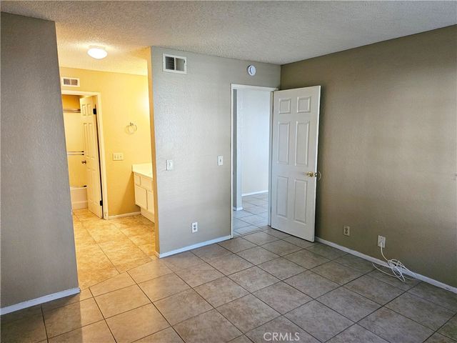 2554 Olive Drive 19, Palmdale, CA 93550