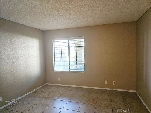 2554 Olive Drive 19, Palmdale, CA 93550