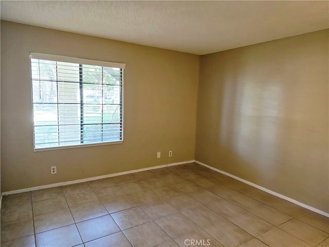 2554 Olive Drive 19, Palmdale, CA 93550