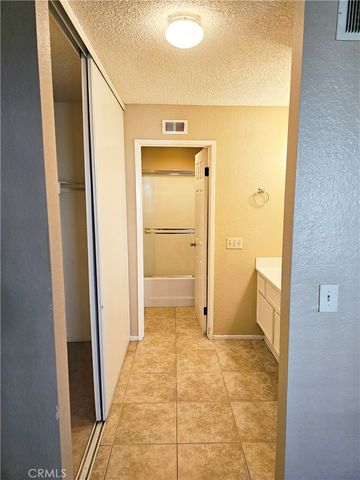 2554 Olive Drive 19, Palmdale, CA 93550