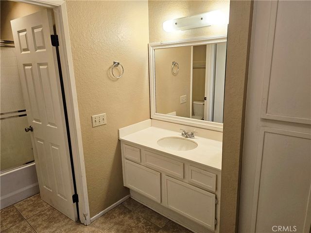 2554 Olive Drive 19, Palmdale, CA 93550