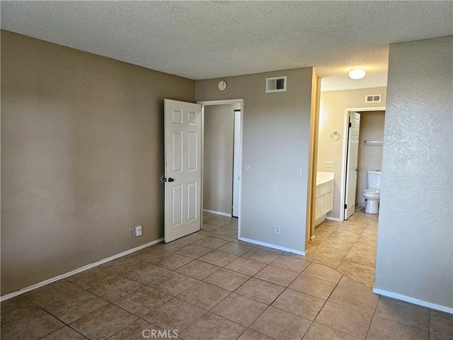 2554 Olive Drive 19, Palmdale, CA 93550