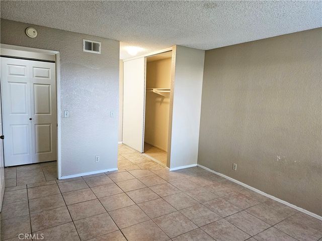2554 Olive Drive 19, Palmdale, CA 93550