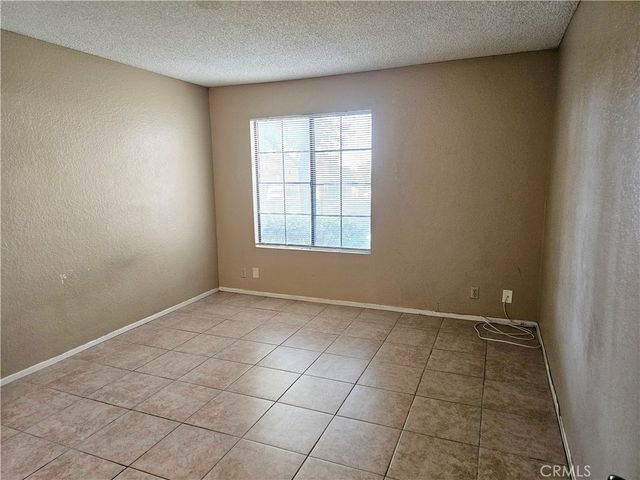 2554 Olive Drive 19, Palmdale, CA 93550