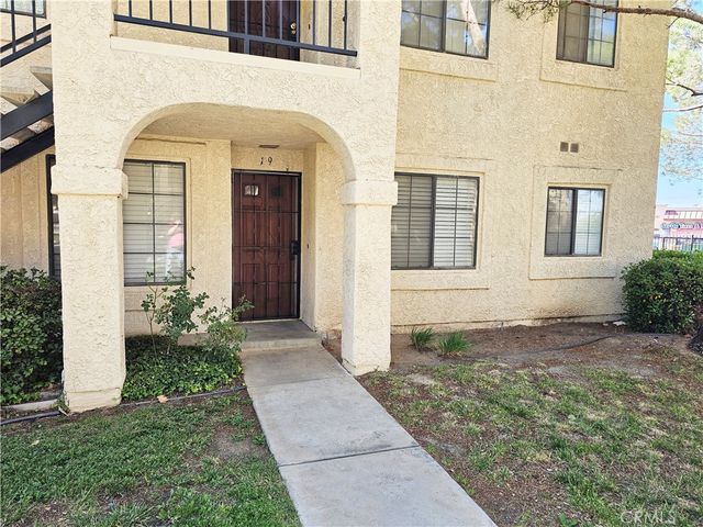 2554 Olive Drive 19, Palmdale, CA 93550