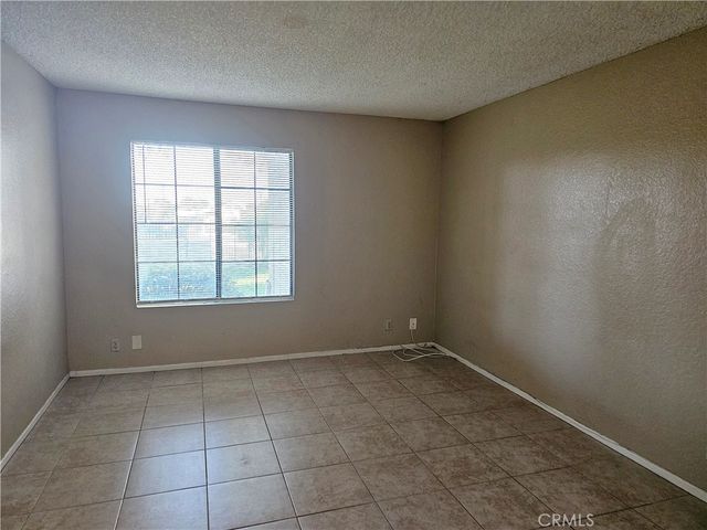 2554 Olive Drive 19, Palmdale, CA 93550