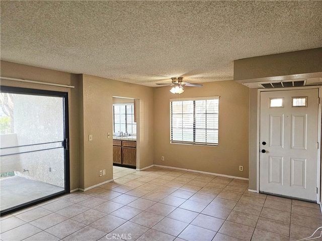 2554 Olive Drive 19, Palmdale, CA 93550