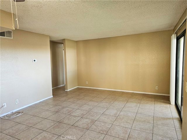 2554 Olive Drive 19, Palmdale, CA 93550