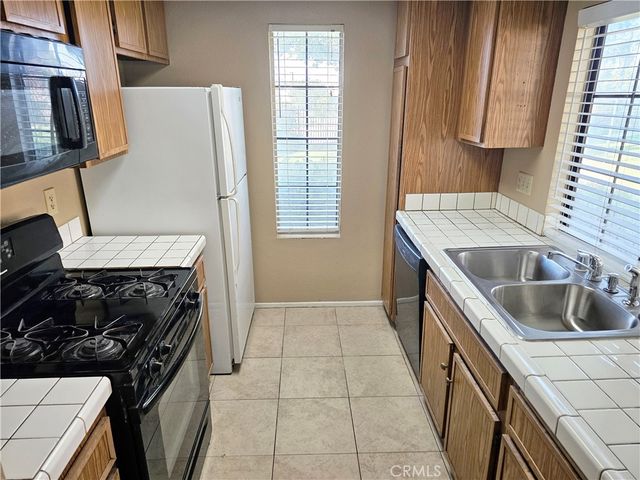 2554 Olive Drive 19, Palmdale, CA 93550