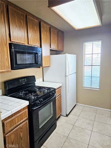 2554 Olive Drive 19, Palmdale, CA 93550