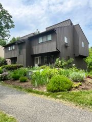 5 Lexington Green Street, South Burlington, VT 05403