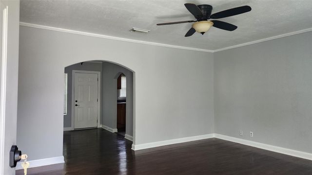 7124 Linden Street, Houston, TX 77087