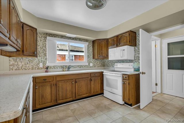 27739 Yvette Drive, Warren, MI 48088