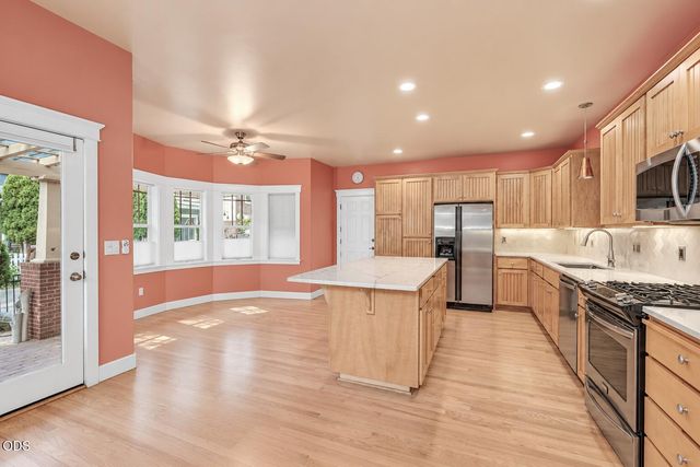 720 G Street, Jacksonville, OR 97530