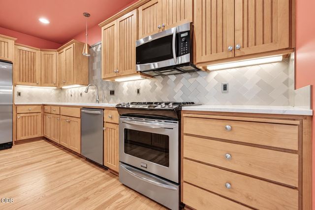 720 G Street, Jacksonville, OR 97530
