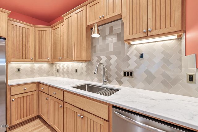 720 G Street, Jacksonville, OR 97530