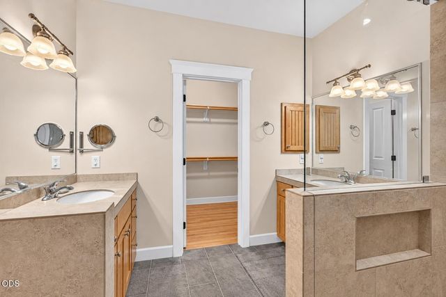 720 G Street, Jacksonville, OR 97530
