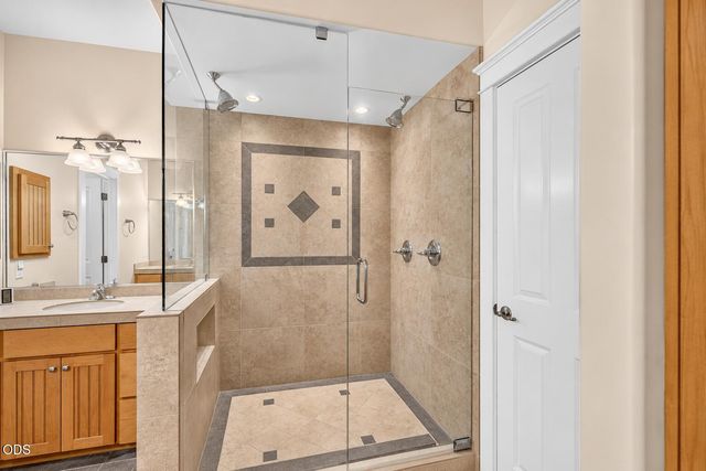 720 G Street, Jacksonville, OR 97530