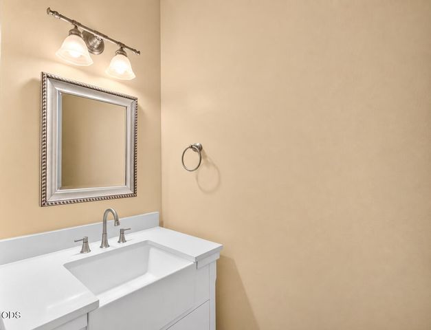 720 G Street, Jacksonville, OR 97530