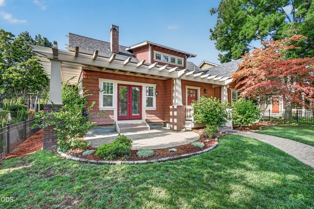720 G Street, Jacksonville, OR 97530