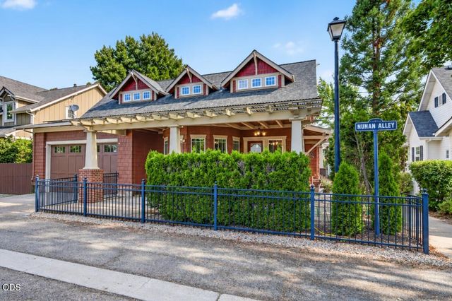 720 G Street, Jacksonville, OR 97530