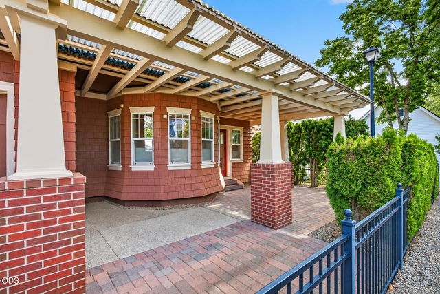 720 G Street, Jacksonville, OR 97530