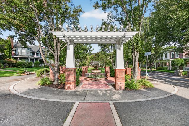 720 G Street, Jacksonville, OR 97530