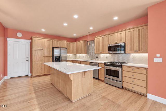 720 G Street, Jacksonville, OR 97530