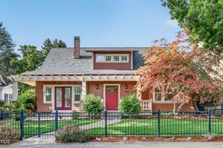 720 G Street, Jacksonville, OR 97530