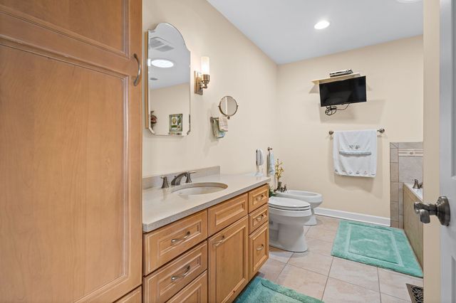 720 Mullady Parkway, Libertyville, IL 60048