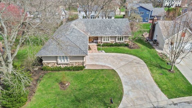 720 Mullady Parkway, Libertyville, IL 60048