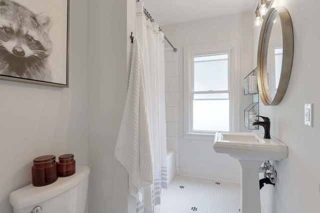 2530 W 50th Street, Minneapolis, MN 55410