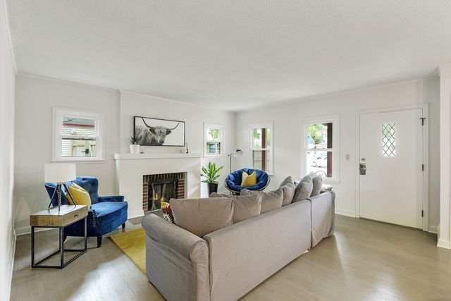 2530 W 50th Street, Minneapolis, MN 55410