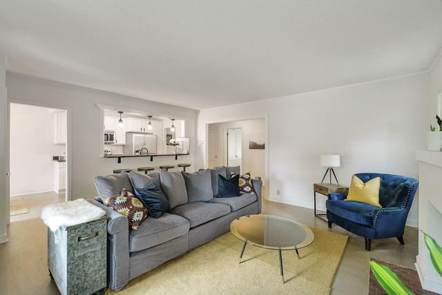 2530 W 50th Street, Minneapolis, MN 55410