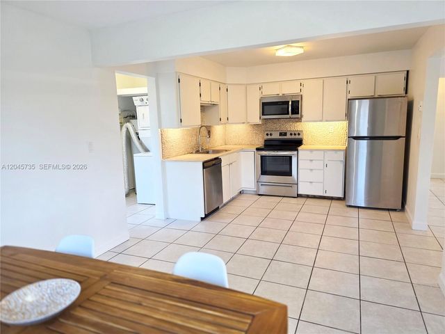 2111 N 26th Ave N, Hollywood, FL 33020