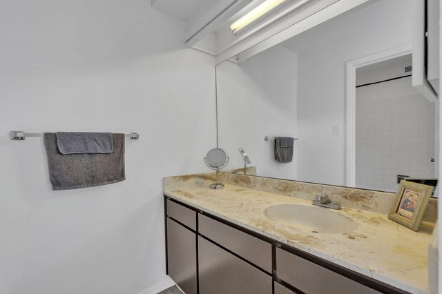 1601 Pennsylvania Street NE O1, Albuquerque, NM 87110