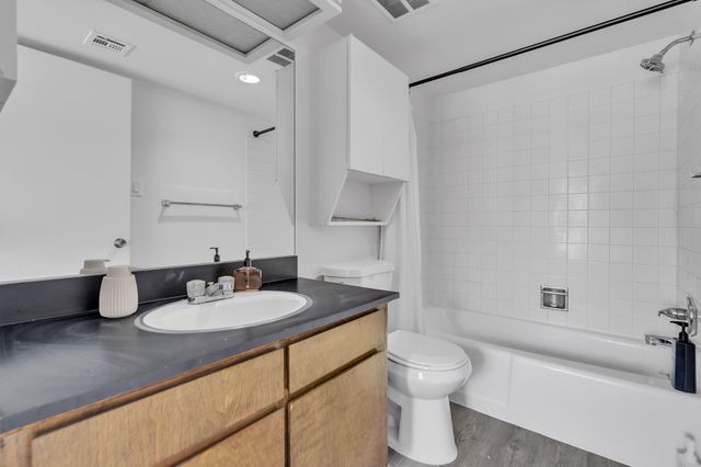 1601 Pennsylvania Street NE O1, Albuquerque, NM 87110