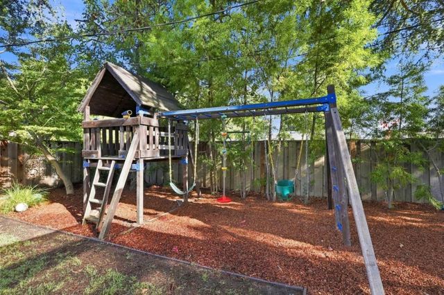 115 Walnut Street, Menlo Park, CA 94025