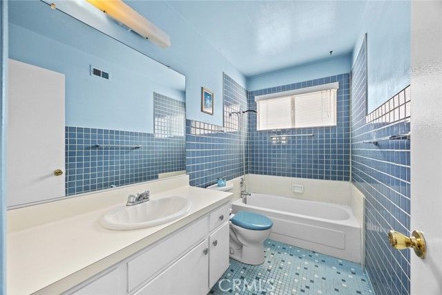 20010 Earlie Avenue, Carson, CA 90746