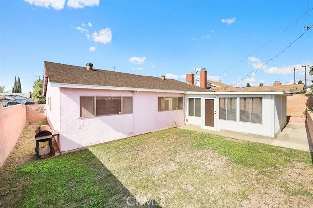 20010 Earlie Avenue, Carson, CA 90746