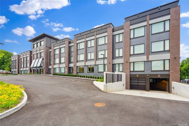 218 Middle Neck Road 102, Great Neck, NY 11021