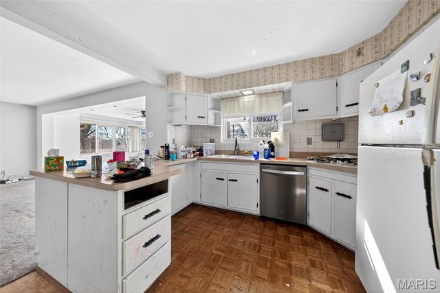 62 Harneywold Drive, St Louis, MO 63136