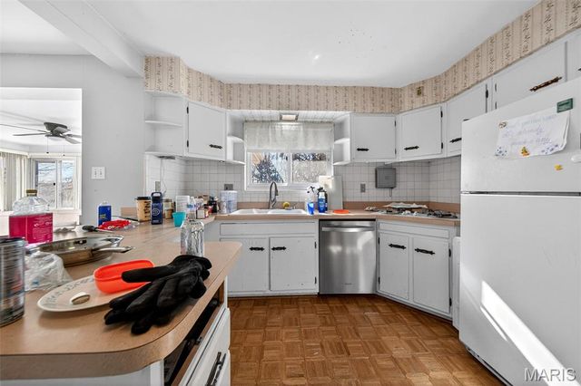 62 Harneywold Drive, St Louis, MO 63136