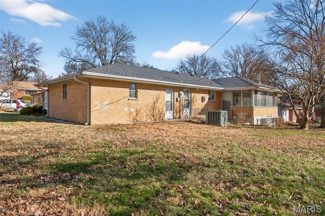 62 Harneywold Drive, St Louis, MO 63136