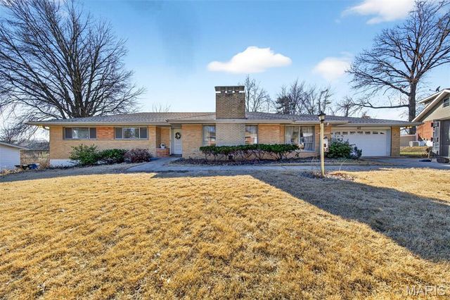 62 Harneywold Drive, St Louis, MO 63136