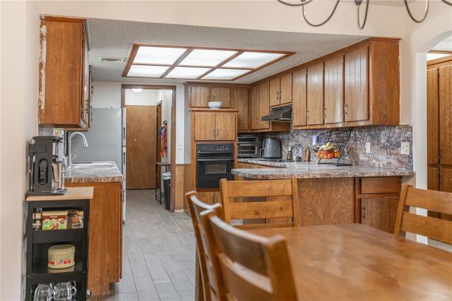 7922 N County Line Avenue, Blanchard, OK 73010