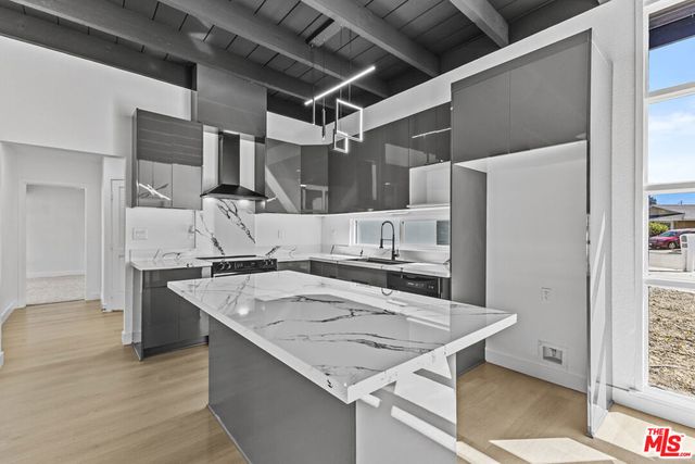 585 E Mead Street, San Jacinto, CA 92583